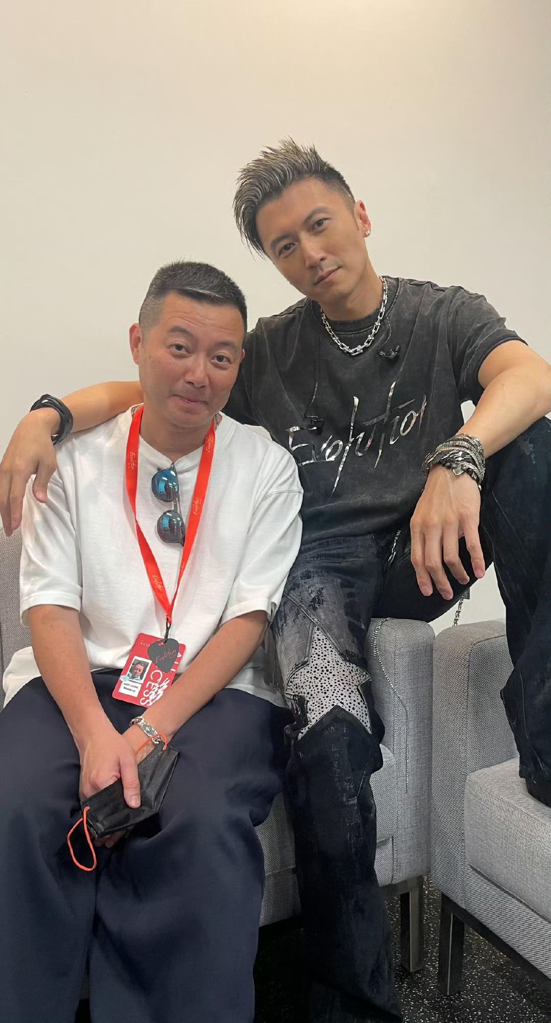 这化妆技术也太厉害了吧！原来谢霆锋演唱会上是有化妆的，还有专人化妆师！可是万万