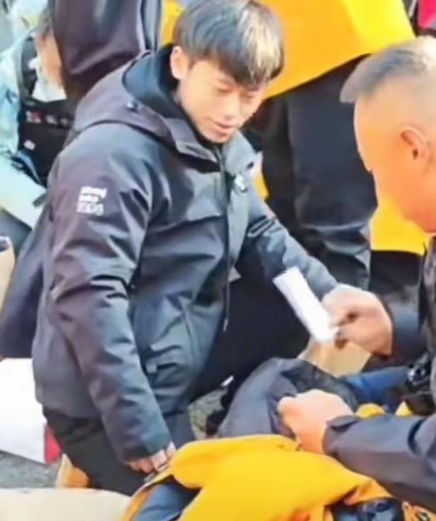 张家界荒野求生决赛出现双标争议，这操作也让人看不懂了。选手林北口袋里被查出带了