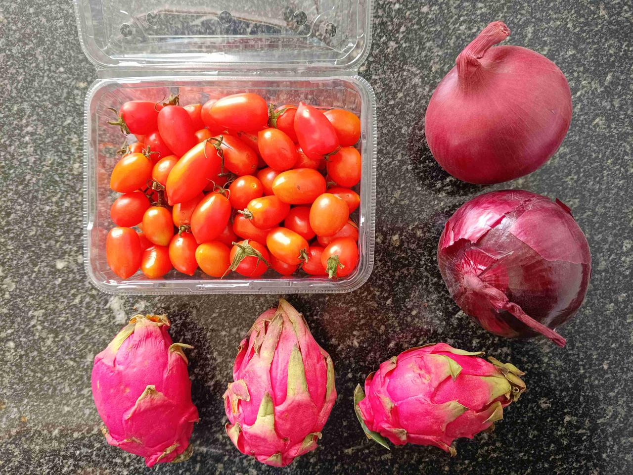 圣女果¥2.99、火龙果¥2.99洋葱¥0.49～说服自己不气!大家觉得网上