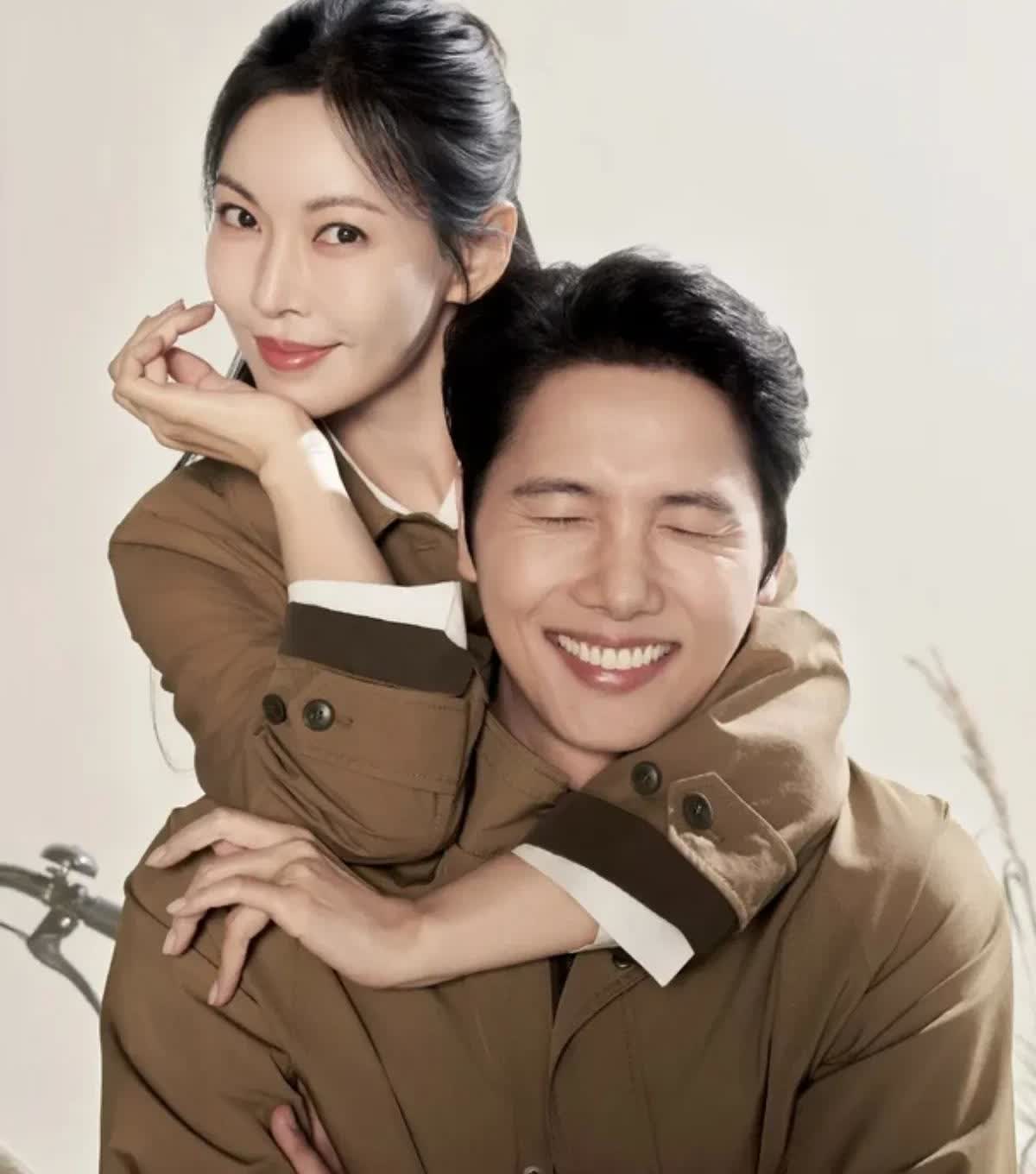 14日，演员金素妍通过Instagram上上传了多张照片。公开的照片中，金素妍将