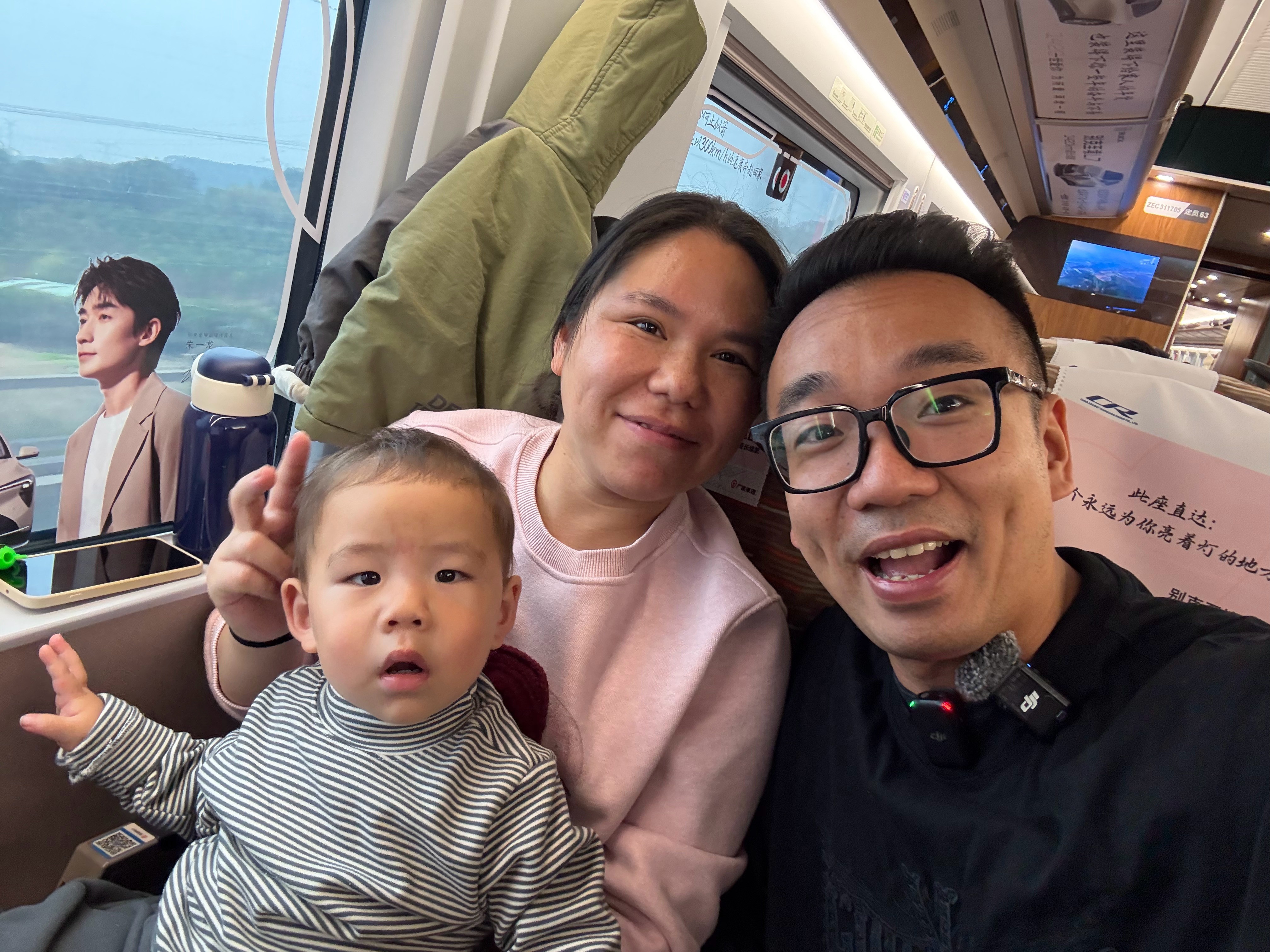 今天，我不仅是一个春运记者，还是一个“回家”故事的记录者。在广州南开往郑州东的G