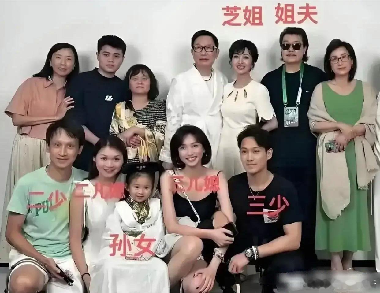 真是怎么都想不到啊！赵雅芝的晚年生活居然这么不容易。港媒都爆料出来了，说71岁的