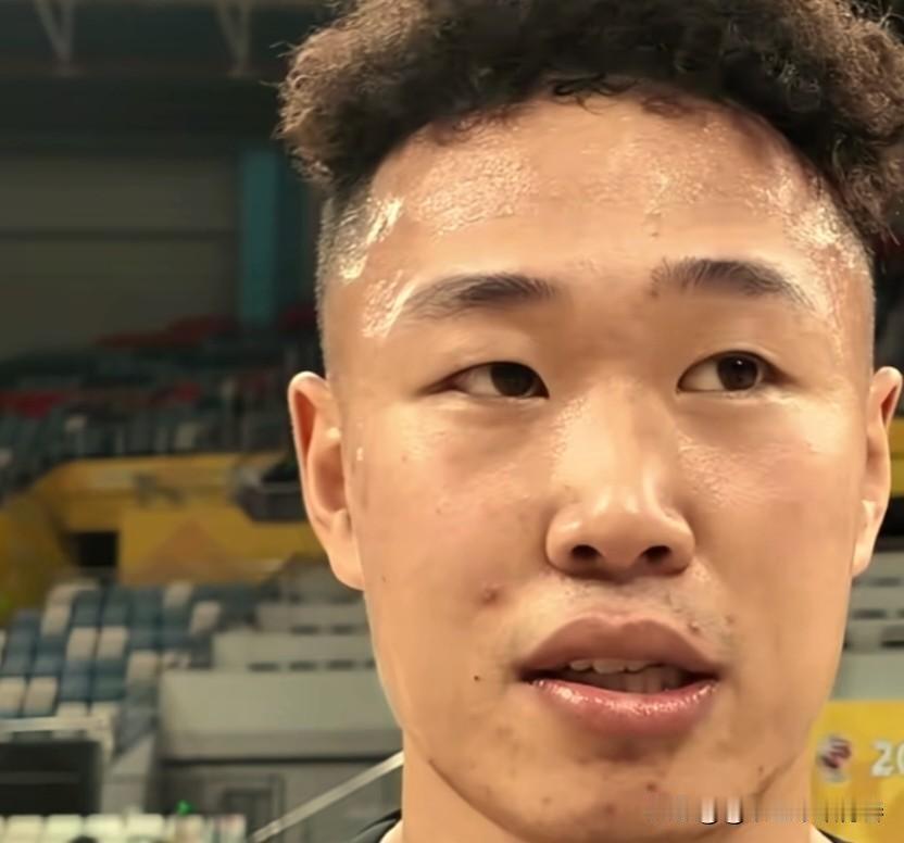 贺希宁谈:揭幕战客场挑战上海大鲨鱼:这场新赛季的揭幕战，谁都想赢下胜利，为新