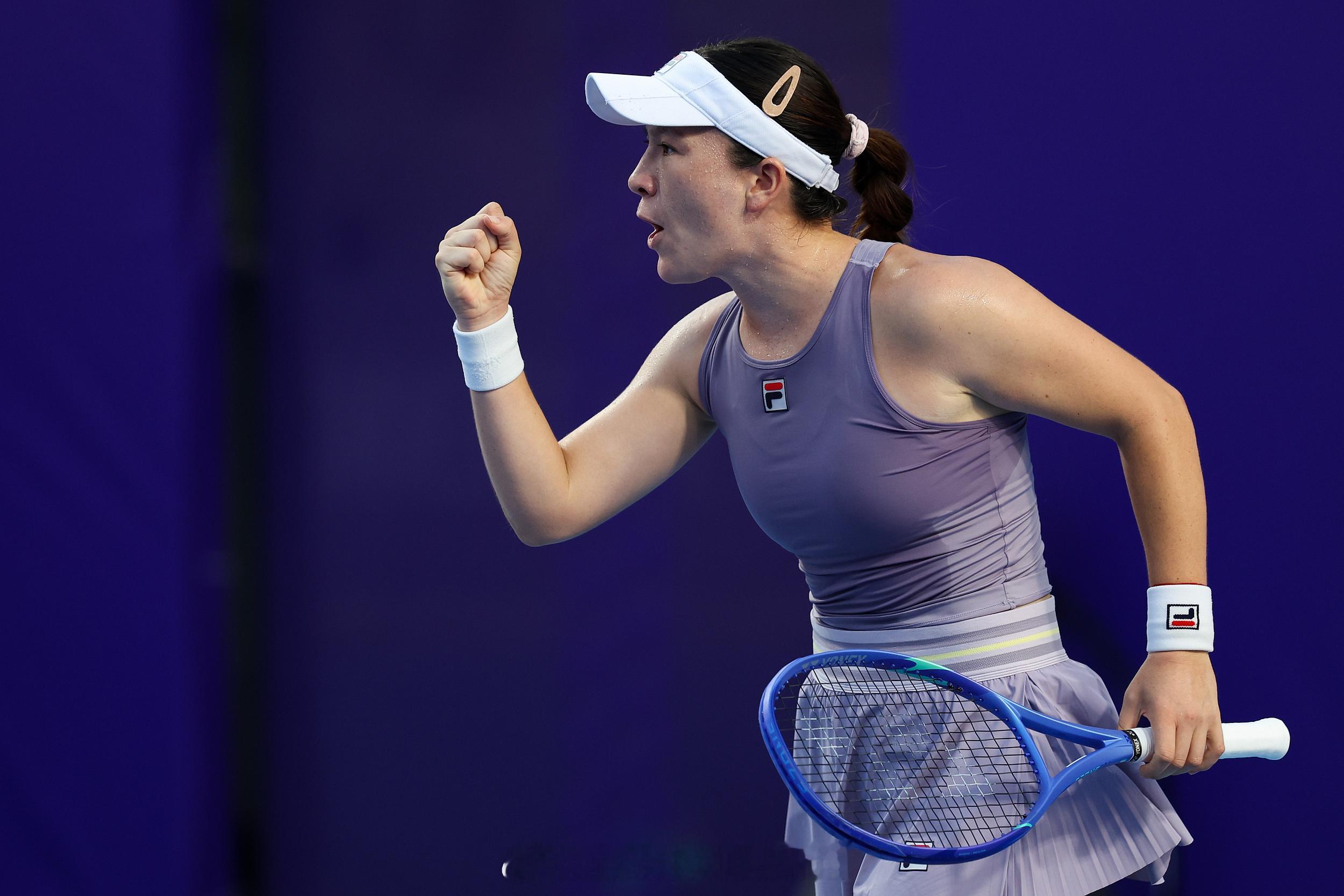 YONEX与网球【资格赛奇迹再现，孙璐璐在中国轻松上场】孙璐璐底线势大力沉的击