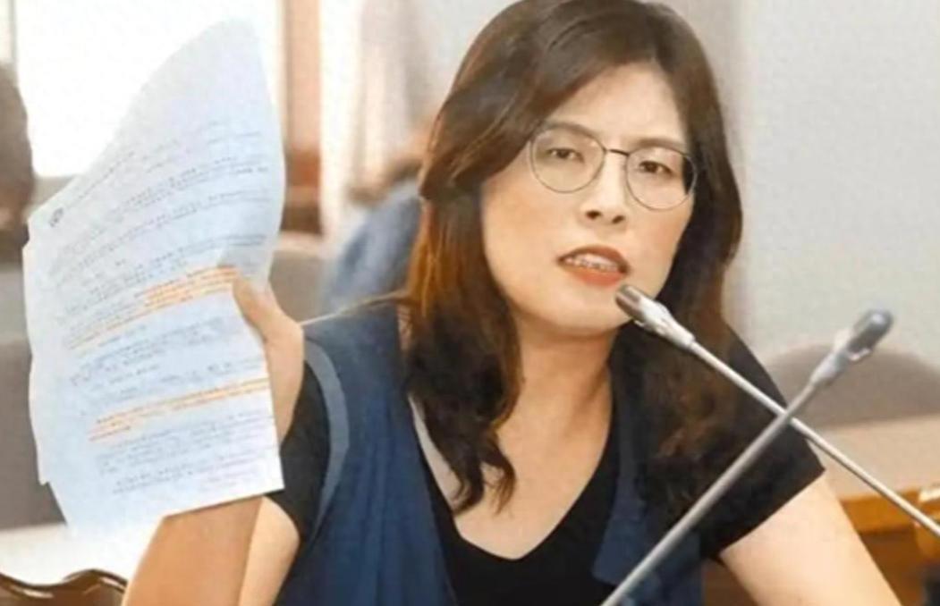 【热点评述】在中国国民党主席选举中，郑丽文为何能在竞选中越选越具有优势？据台媒