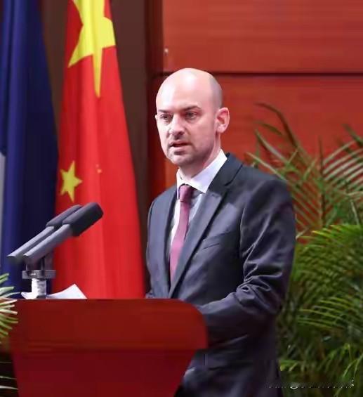 法国已经意识到了问题的严重性！12月10日，法国外长巴罗就美国新发布的《国家