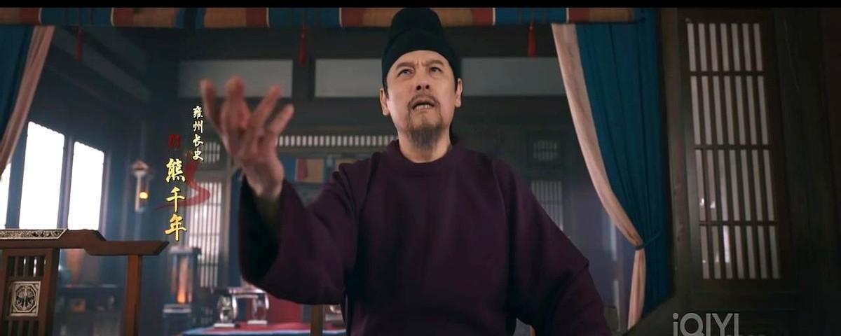 苏无名和卢凌风刚到南。碰到的熊刺史可真会变脸，他俩背景硬时就热乎凑上来，一旦失势