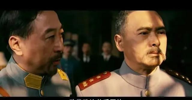 武昌起义后，冯国璋率军进攻汉口，因为功劳甚大成了清朝的二等男爵，收获爵位的冯国璋