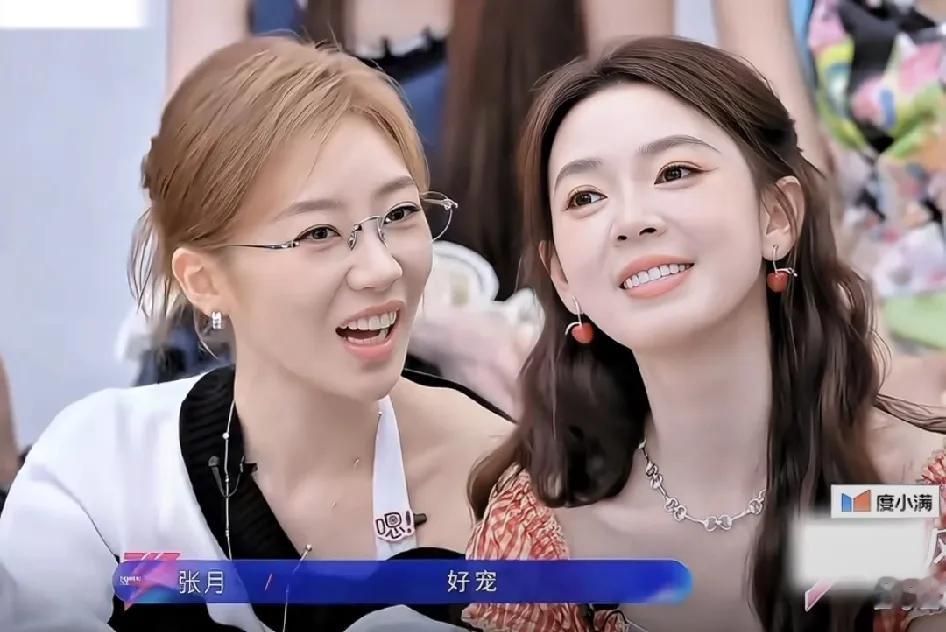 王濛真的宠李小冉。连张月在现场都说:“好宠”啊。无论浪姐综艺任何环节，李小冉