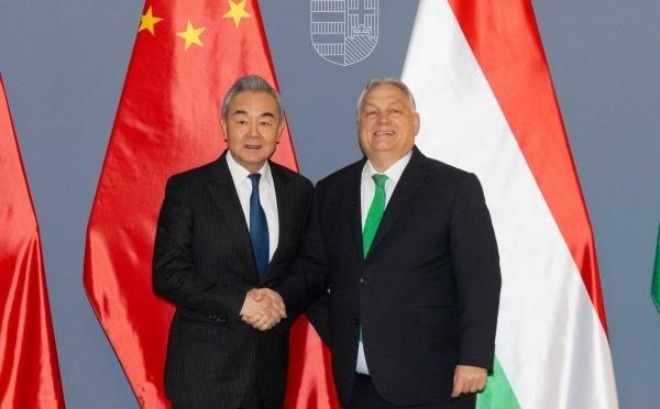 欧洲的风向标变了！面对美国的压力，匈牙利直接摊牌：中国，我们交定了！超高规格接待