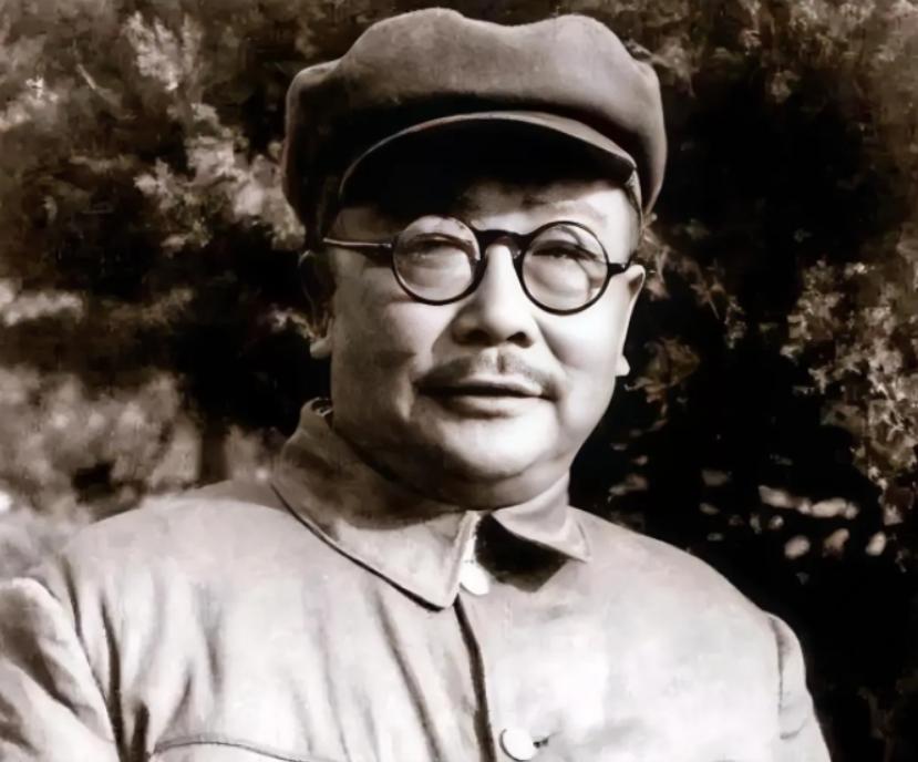 1949年，李克农走进毛主席房间，看见一物后，瞬间脸色大变，扭身冲向寺庙，要不是