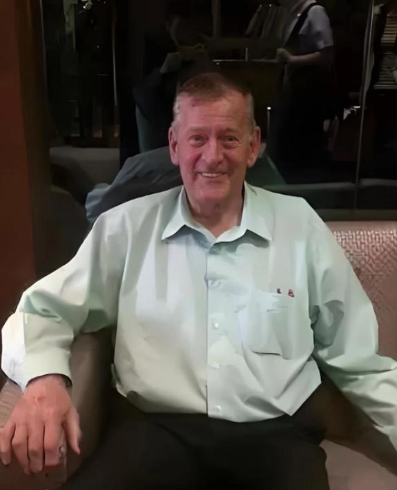 在外国人眼中，毛主席是一个什么样的人呢？有一位美国学者认为，毛主席至少扮演了五种