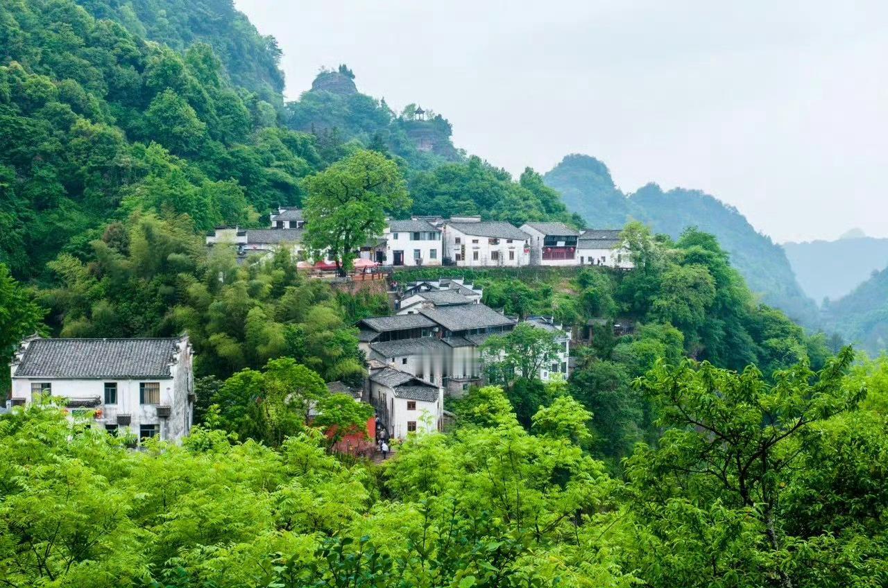 “一生痴绝处，无梦到徽州。”徽州，一个浸满了诗情画意的地方。