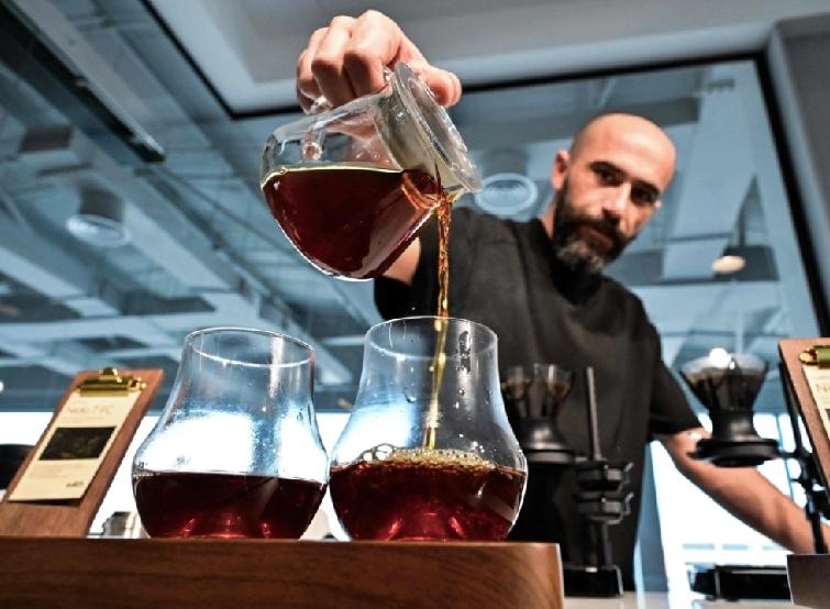 迪拜又整出“天价活儿”了！Julith咖啡馆推出全球最贵咖啡，一杯980美元（约