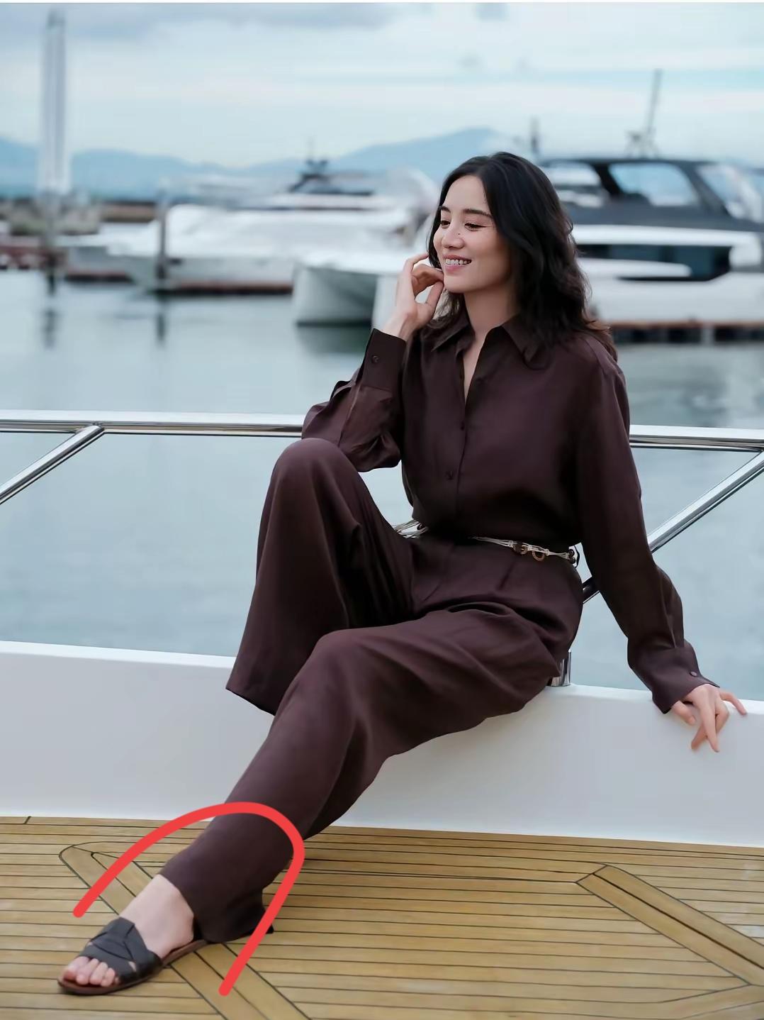 美女的脚怎么这么大？