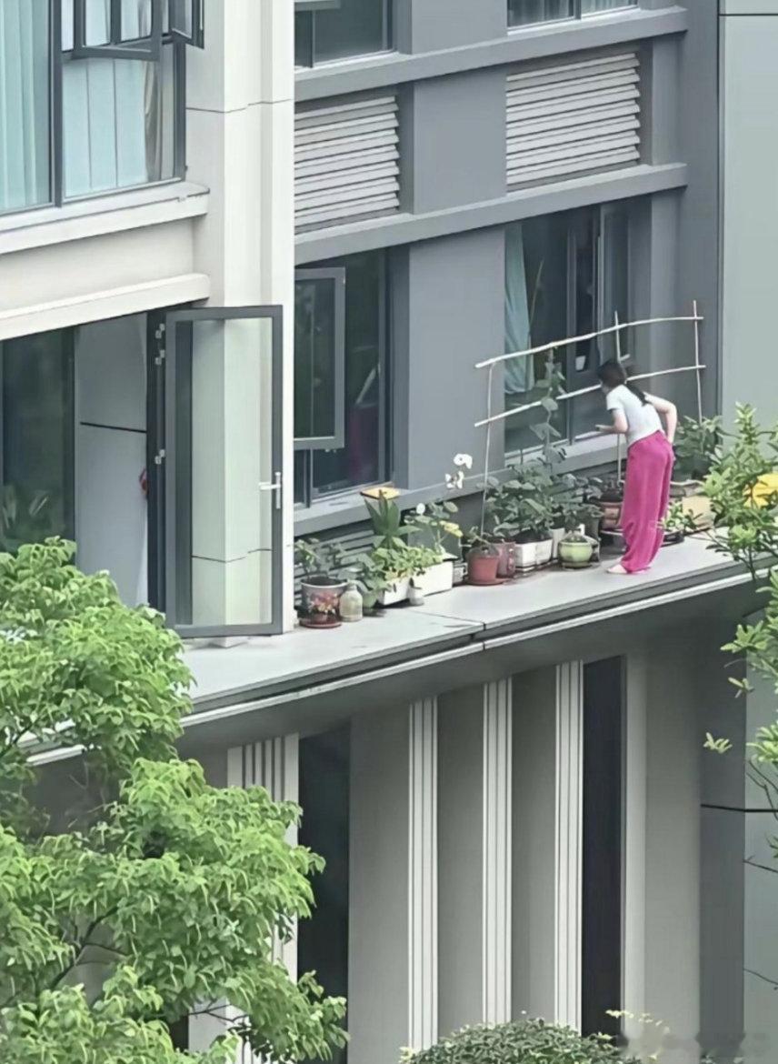 这阳台，看似很危险其实一点也不安全​​​