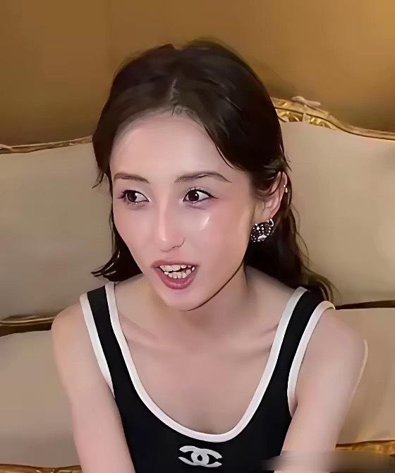 我有种预感，张子枫她很难再红了，不是因为她演技不行，而是因为她长开了，长得太瘦了