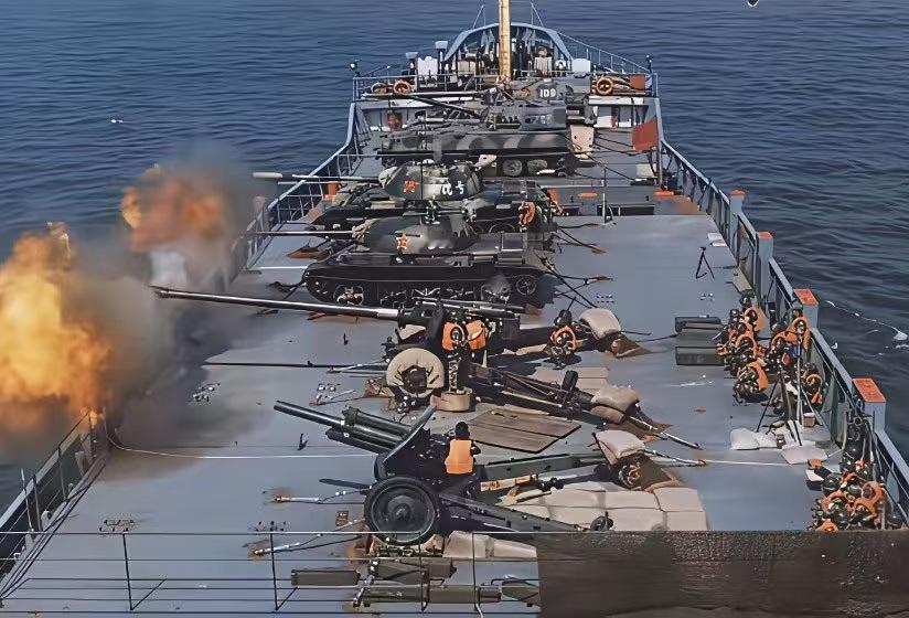 还记得96年我军登陆演习，准备怎么打仗吗？我军把榴弹炮，火箭炮拉上货船，对抗美国