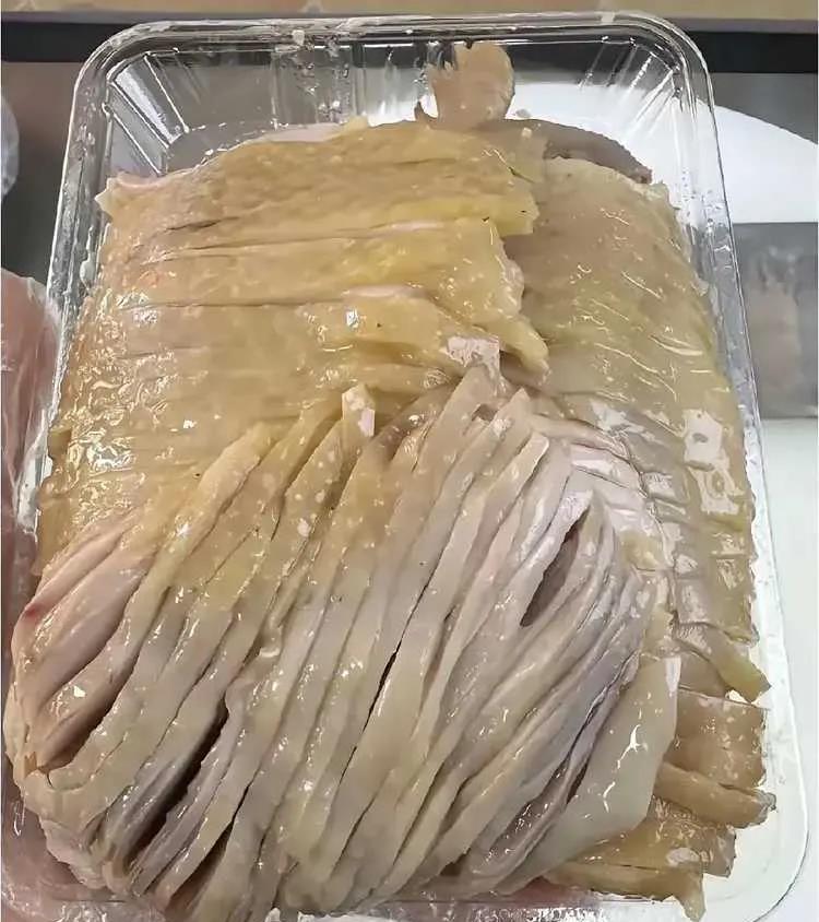 买半只鸡老板给我切成面条了…