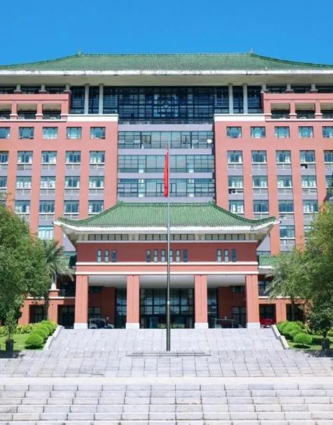 广东最好的十所大学：1、中山大学地点：广州归属：教育部级别：985、21