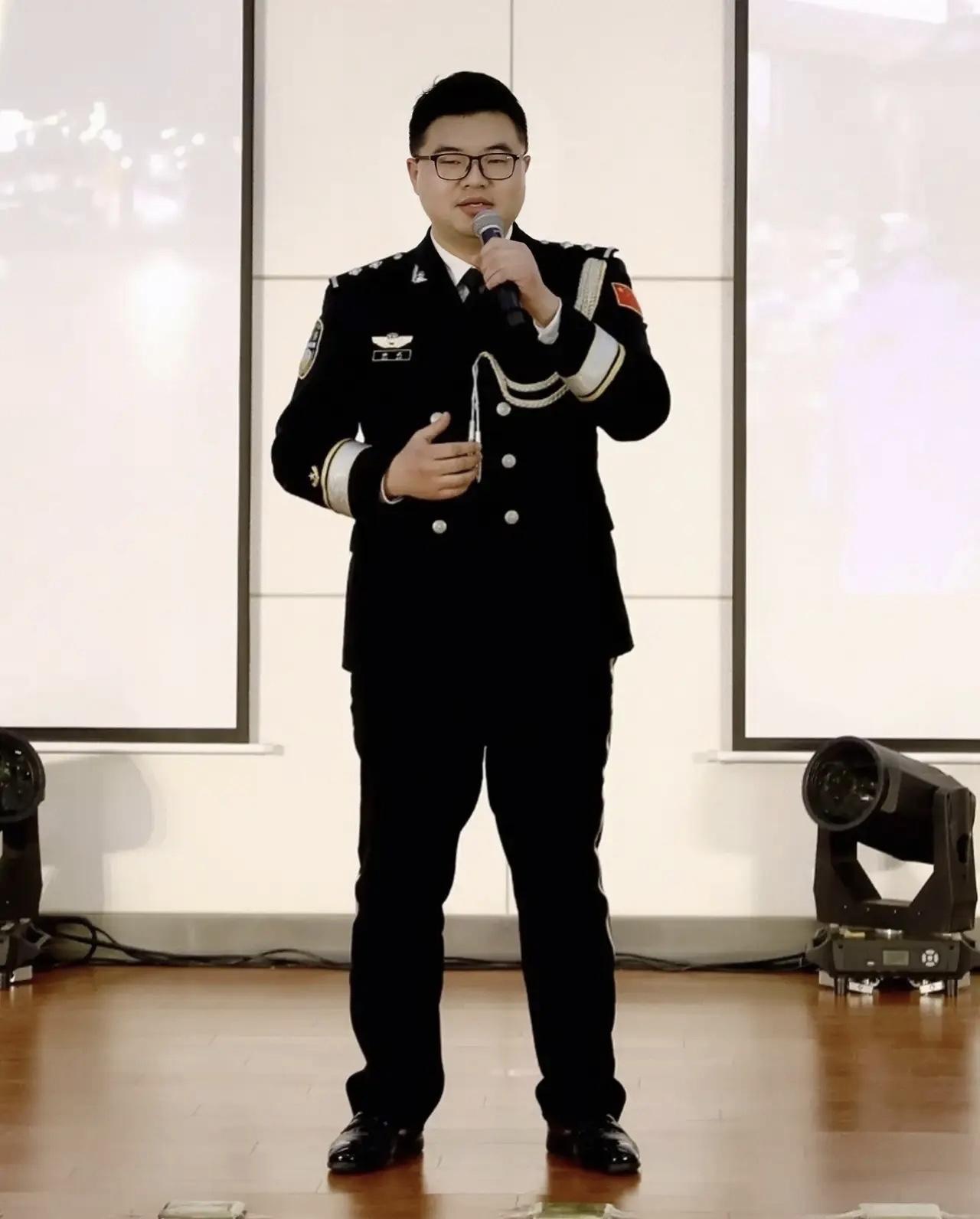 安徽利辛的洪龙副所长，年仅34岁，工作期间突发心脏骤停，人就这么没了。你敢信？