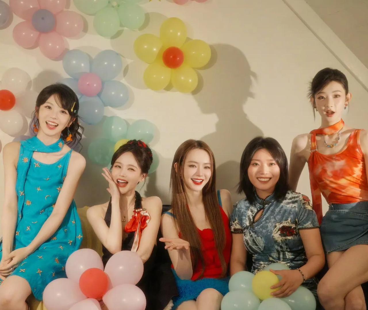 这个女组合真是牛，田曦薇、李一桐、戚薇、李雪琴、张艺凡画质感好强，各有千秋，可以