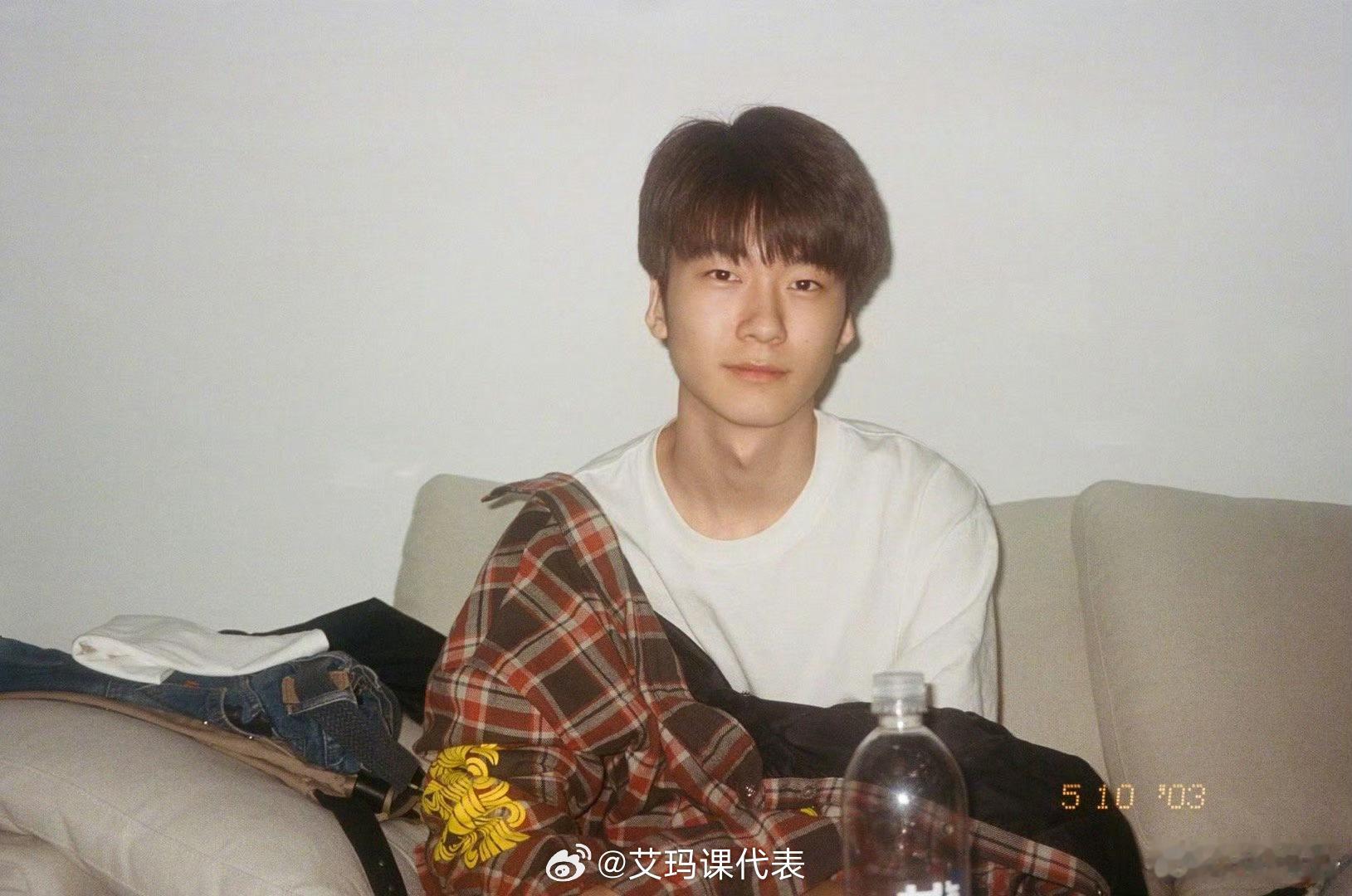 张亮儿子国外庆生，ip显示在美国，越来越帅了