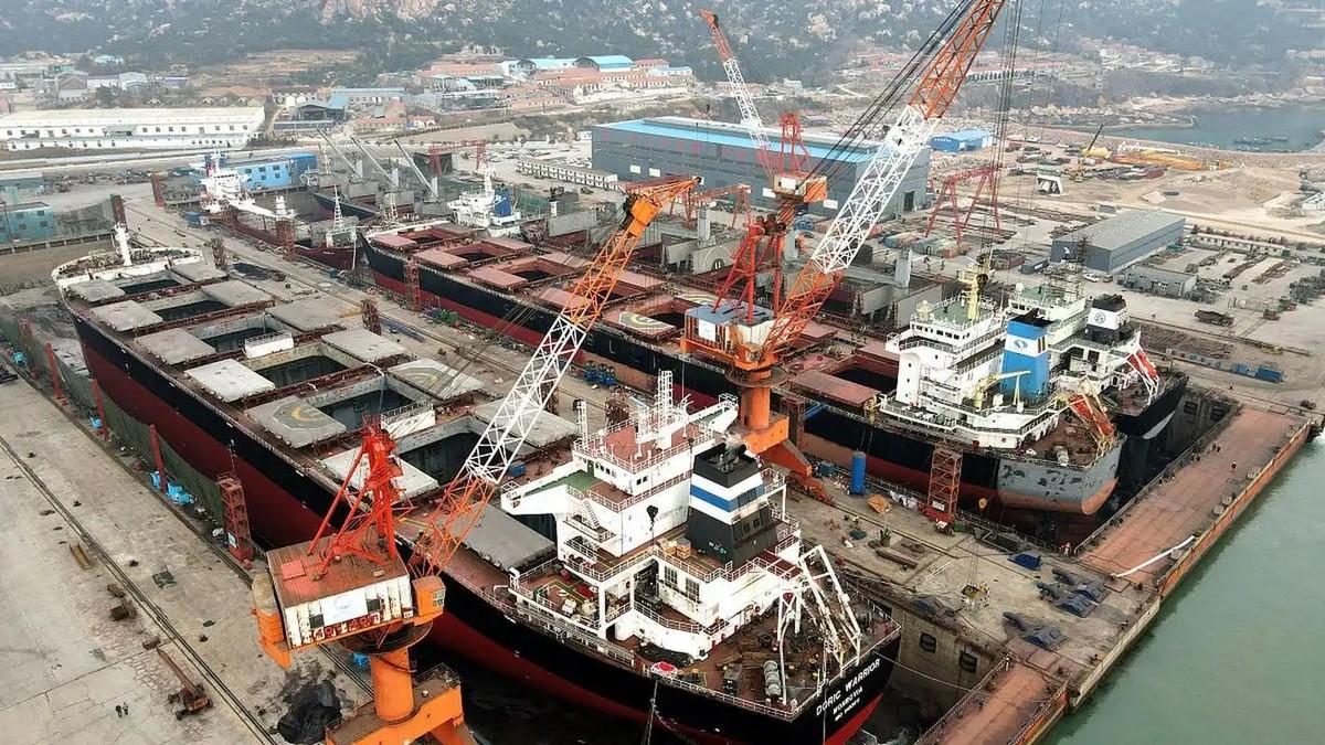 全球新船订单，中国一口气拿下了82.3%，手持订单排到了2030年。可船厂门口最