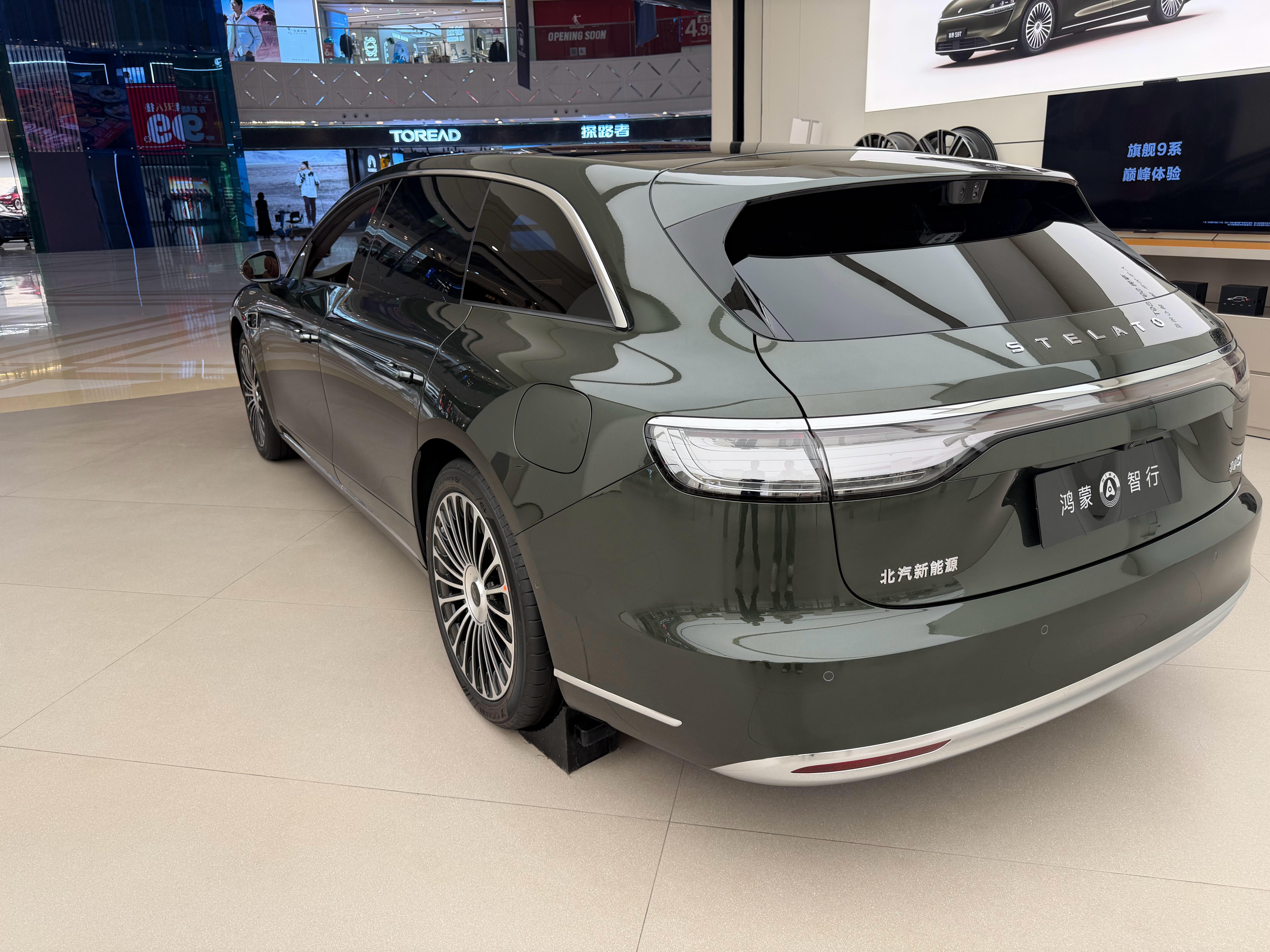 今天去店里试驾了一下享界S9T真心不错，以为与s9没什么区别但是底盘和制动系统给