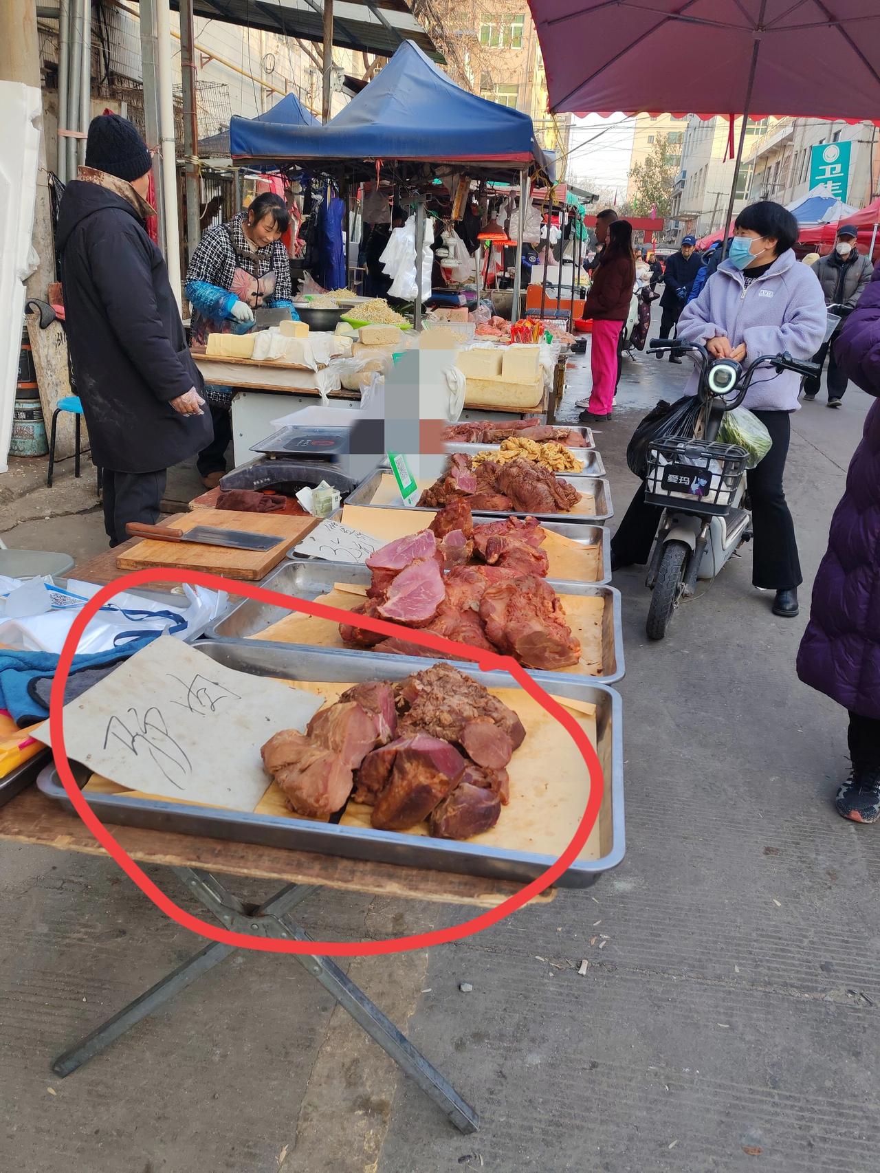 再看到路边摊的驴肉，感觉就是一个笑话12月24日，坐标西安。此刻我办完公事，