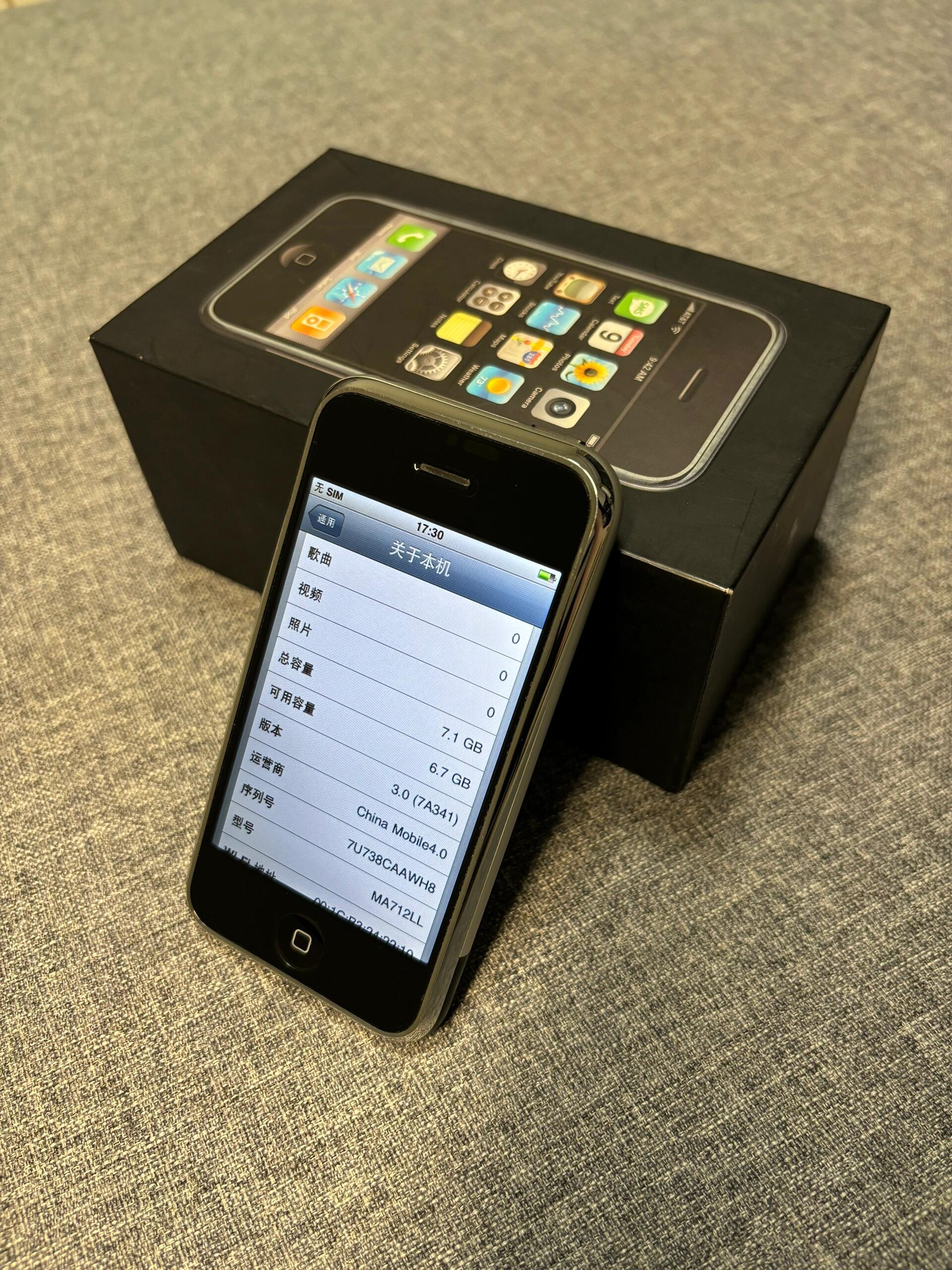 初代iPhone也是时代的眼泪了一个Home键打开了我新世界的大门即使