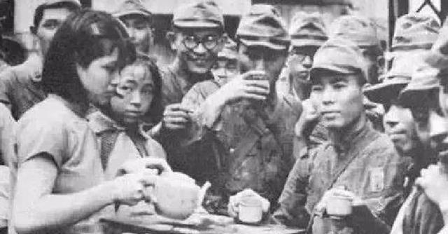 1942年，旅顺港口，一群女人刚下火车，便被日本军抢到了军营中折磨。而军营中的劳