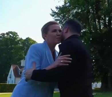 紧抱美国大腿，掏空家底援乌，骂人最狠的丹麦现在成了笑话！大哥发话：美国必须拥有