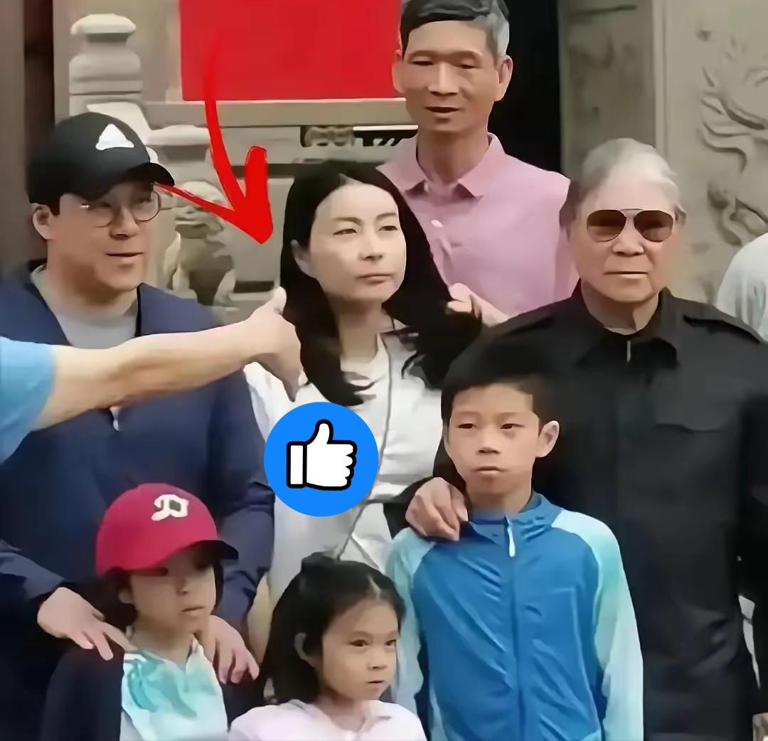 🌞霍启刚曾坦言，是郭晶晶真正改变了霍家。从前的家族聚会，少不了红酒雪茄的精