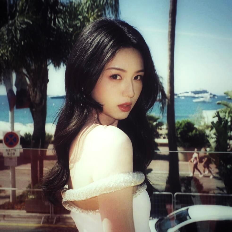 𝙒𝙚𝘾𝙝𝙖𝙩头像｜周也