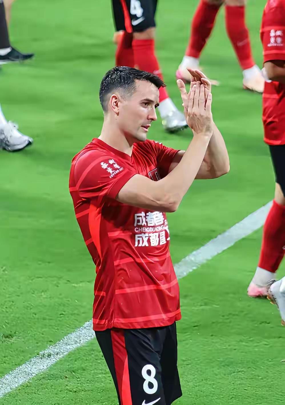 周定洋亲自辟谣了，李璇、李平康们，脸疼不？昨晚比赛之后，虽未进球但有助攻的蓉