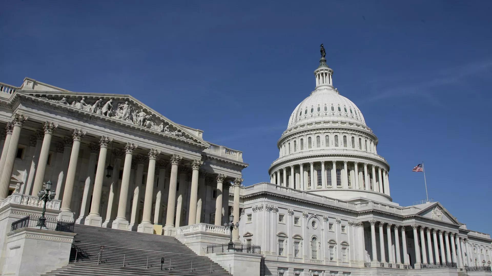 据英国《金融时报》援引美国国会下设的美中经济与安全评估委员会（USCC）年度报告