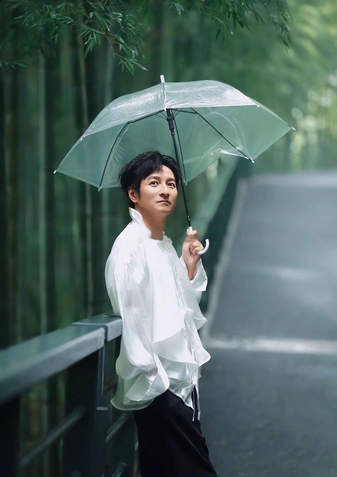 李维嘉回归湖南台,再次印证了高能量朋友的重要性。快本停播那几年他彻