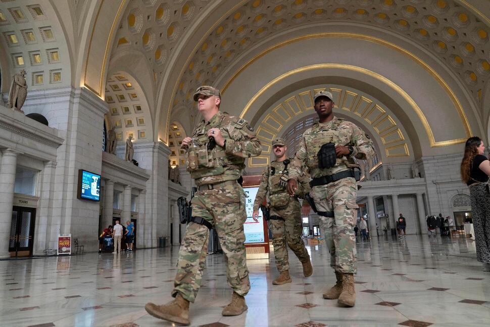 🚨🇺🇸民主党人同意犯罪是一个大问题……但特朗普拥有话语权尽管全国犯罪率