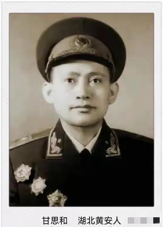 1935年，长征途中，詹才芳看到了一个重病的人被抛下，沉思片刻，说：“这么年轻，