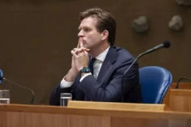 荷兰终于承认对安世早有贱心，只是没想到中国的反制雷厉风行，让人始料未及！12