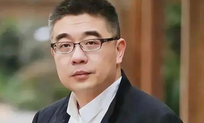 2010年11月复旦大学钱文忠教授就曾表示，我们的社会已经开始面临严重问题，严重