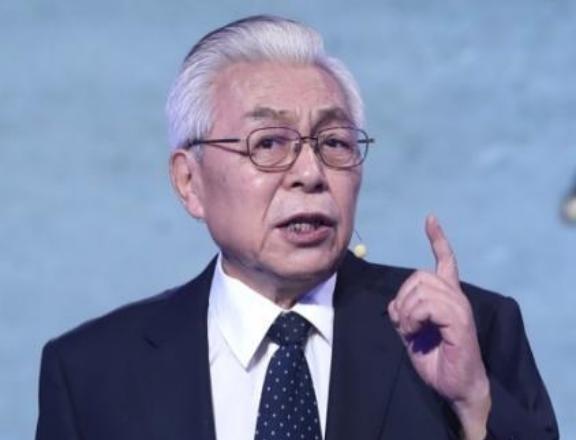 为什么都争着登月呢？就这么说吧，要是中国能在月球上架激光武器，光束抵达地球只要约