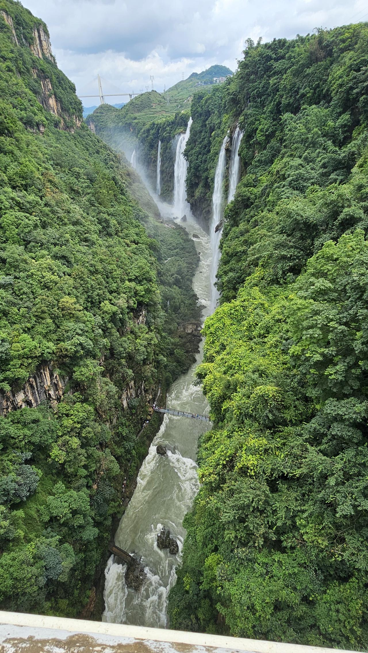 一天游玩中国境内被严重低估的大峡谷+景色不亚于桂林的峰林！马岭河峡谷，被称为