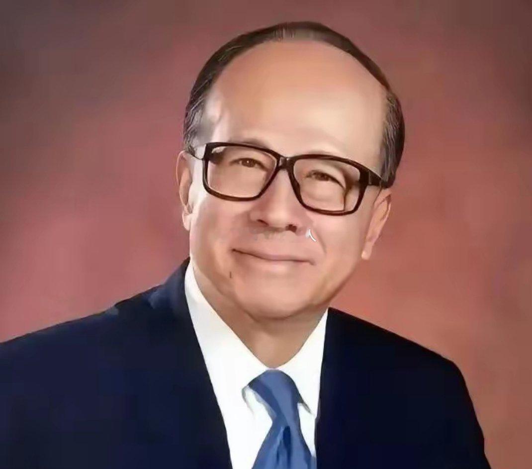 92岁李嘉诚这波清仓式套现，把半个英国打包卖了，揣着1500多亿港元现金头也不回