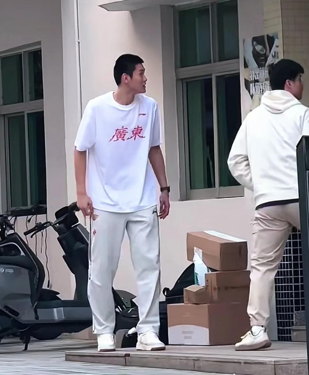 离开家乡父母，开创人生事业，一般人会觉得孤单，但对于王洪泽，陈家政来说，广东就是