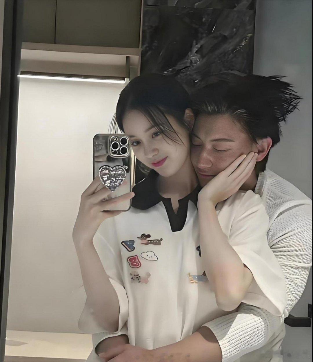徐艺洋和黄子韬就像妈妈在哄小孩乖。
