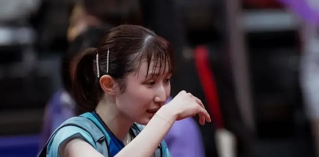 早田希娜郁闷了！因为一个医疗暂停饱受诟病，虽然晋级四分之一决赛，也没有如愿获胜。