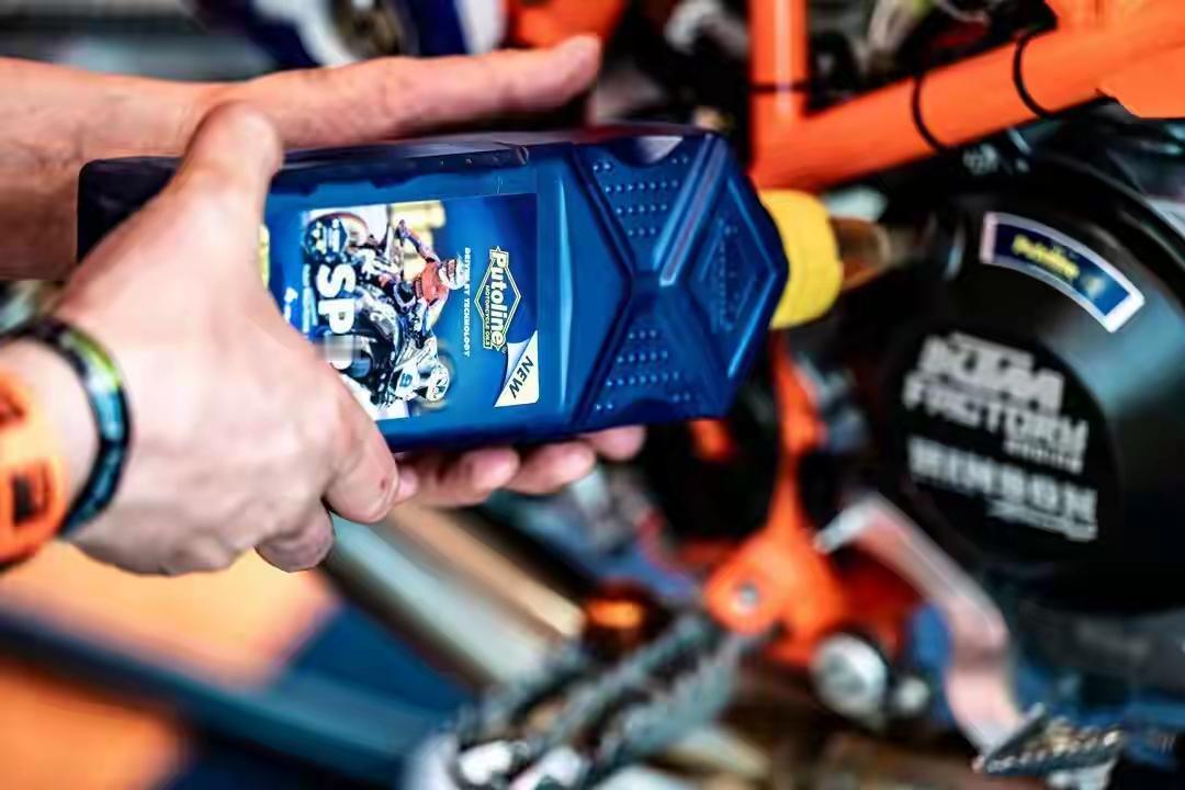 摩托车机油选择，不看价格看匹配。矿物油仅限小排量代步车（1500-2000km换