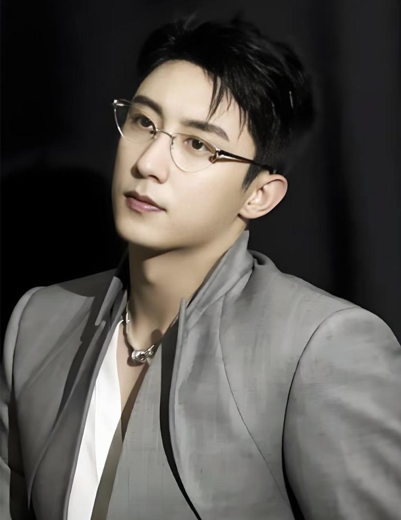 不得不说，黄景瑜身上是有一点玄学在的！难怪他会有那么多粉丝，原来是因为粉黄景